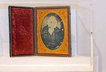 portrait of miriam hill l'amoureux