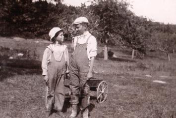 Sam and Ward Parks on vacation in Cape Cod